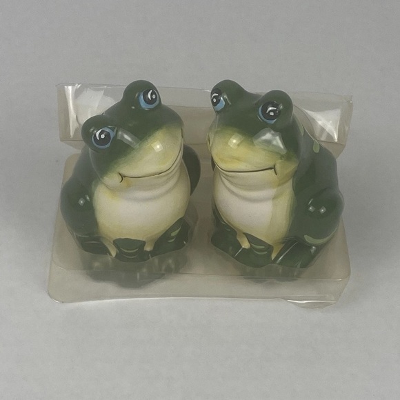  🌺 3/$25 🌺 2000’s Ceramic Salt & Pepper Shakers | Green Polka Dot | NEW in box - Picture 3 of 10